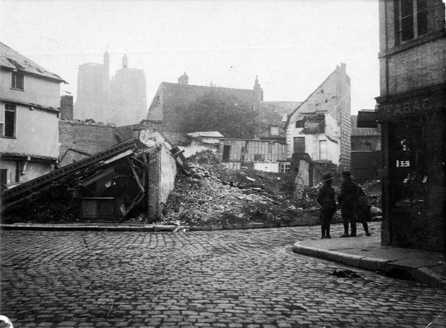 Abbeville. Place Sainte-Catherine. Bombardement du 15 mars 1918