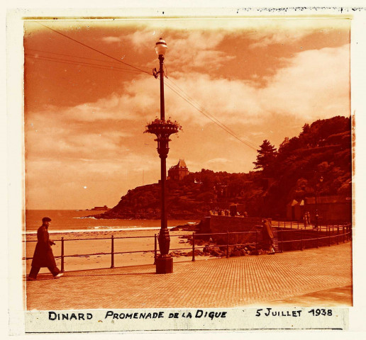 Dinard (Ille-et-Vilaine). Promenade de la digue