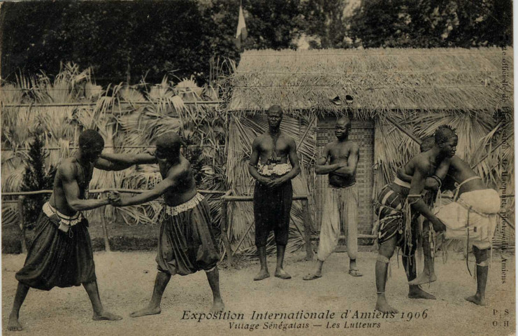 Exposition Internationale d'Amiens 1906 - Village Sénégalais - Les Lutteurs