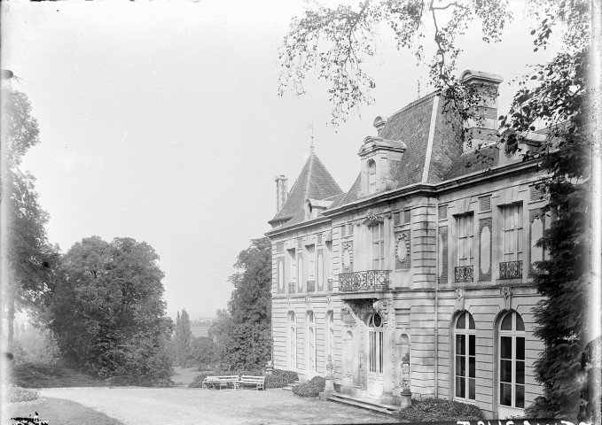 Remicourt. Château