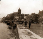 Le Tréport. La vieille ville, vue du quai et de l'église