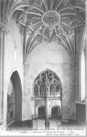 La chapelle du Saint-Esprit (Edifiée en 1440, style gothique) - Portail - Intérieur et détail des voûtes