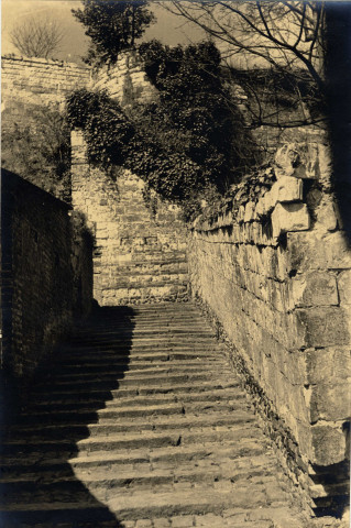 Détail d'un escalier du château de Picquigny