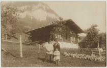 Fernand Carré en convalescence à Beantenberg (Suisse), avec sa femme Camille et son fils René venus lui rendre visite
