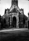 Eglise de Maignelay-Montigny (Oise), vue de détail : le portail sculpté