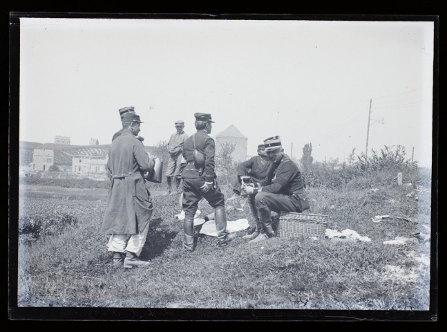 Retour de Sissonne - 8e chasseurs à pied à Longueau - mai 1905