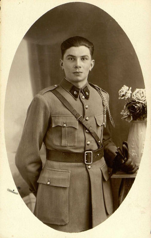Portrait en buste de Louis Delignières en uniforme (classe 1933)
