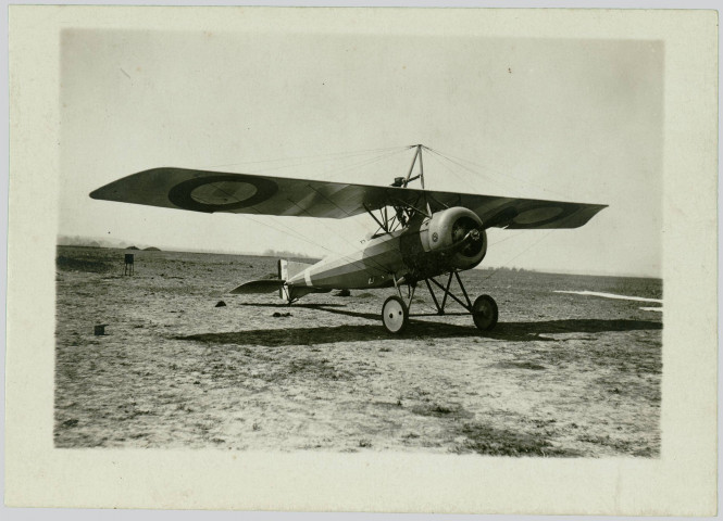 Photographie montrant un avion français biplace de reconnaissance Morane-Saulnier Type P