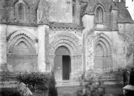 Aulnay. Eglise, vue extérieure : le portail