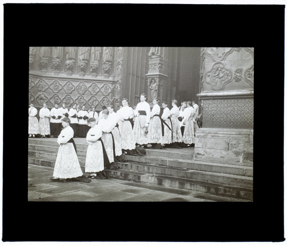 Enterrement Mr Mantel - enfants de choeur Providence - avril 1928