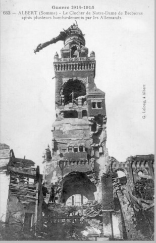 Guerre 1914-15. - Albert. Le clocher de Notre-Dame de Brebières après plusieurs bombardements par les allemands