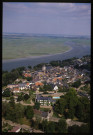 Saint-Valery-sur-Somme. Vue aérienne. La vieille ville, l'église et la baie de Somme