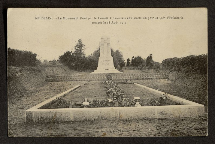 MOISLAINS. LE MONUMENT ELEVE PAR LE COMITE CHARENTAIS AUX MORTS DU 307E ET 308E D'INFANTERIE TOMBES LE 28 AOUT 1914
