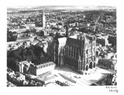 Amiens. Vue aérienne de la ville : la cathédrale : la place de la gare, la Tour Perret, le centre ville, le palais de justice, la rue des Otages, la rue Saint-Fuscien