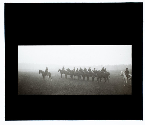Départ du 8e bataillon de chasseurs à pied - l'état major route de Villers-Bretonneux - septembre 1913