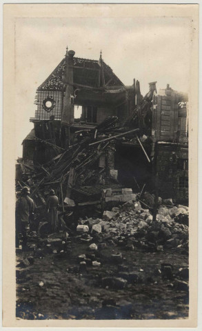 Hôtel de ville de Roye détruit par les bombardements