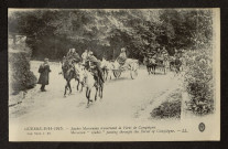 GUERRE 1914-1915. SPAHIS MAROCAINS TRAVERSANT LA FORET DE COMPIEGNE. MOROCCAN "SPAHIS" PASSING THROUGH THE FOREST OF COMPIEGNE