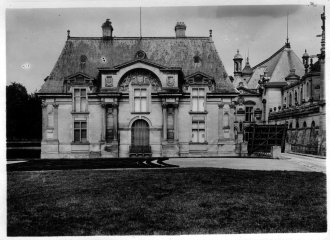 Chantilly, le vieux château Louis XIII : la façade principale