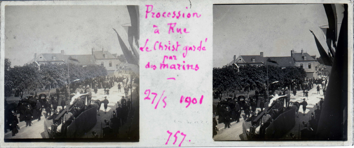 Procession à Rue. Le Christ gardé par les marins