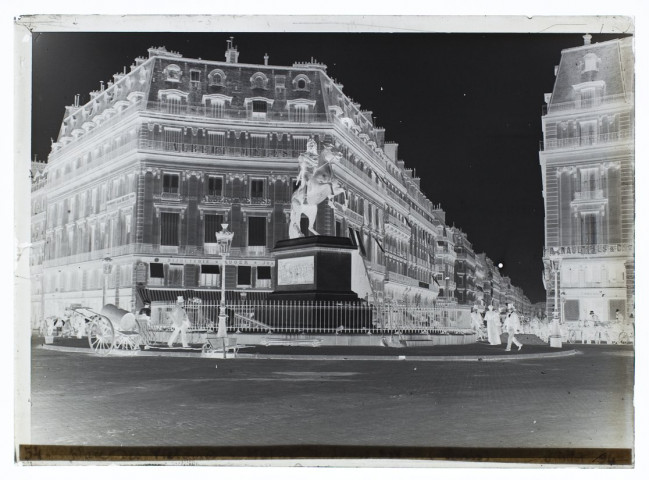 54 - Place des Victoires - statue de Louis XIV (Paris) - juillet 1894