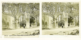 Arles (Bouches-du-Rhône). Les Alyscamps, tombes mérovingiennes