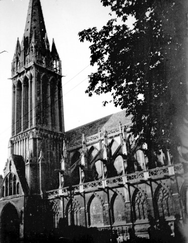 Caen. Vue du clocher de l'église Saint Pierre