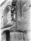 Eglise, statue sur pilier du Christ