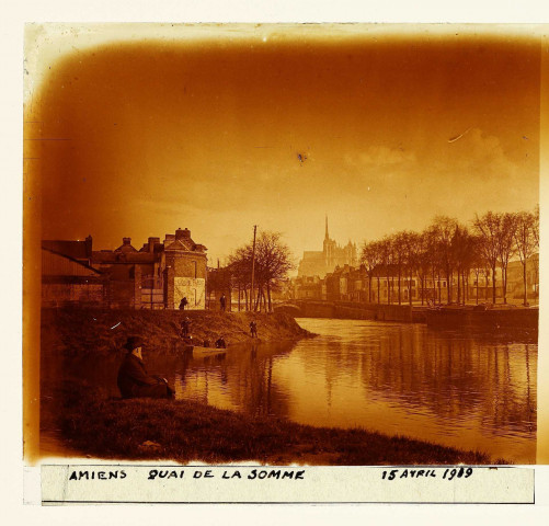 Amiens (Somme). Quai de la Somme