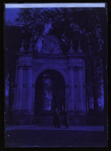 Bergues - la porte près de la tour - octobre 1899