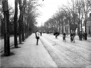 Boulevard du Mail à Amiens. Une course cycliste
