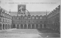 Saint-Stanislas - Le cloître servant de casernement aux réservistes