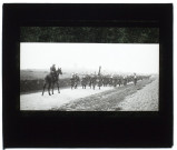 Manoeuvres du 12e territorial départ pour la manoeuvre route de Molliens-Vidame - octobre 1904