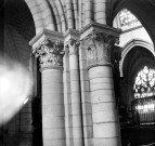 Vue sur des piliers à l'intérieur de l' église de la Madelaine