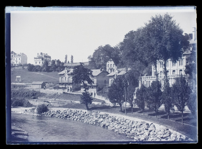 Lourdes vue prise au bord du Gave près la Grande Rue - septembre 1899