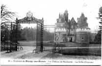 Le Château de Rambures - La Grille d'honneur
