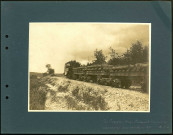 Près de Proyart (Somme). Train Decauville transportant aux premières lignes des obus de 370