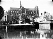 Amiens (Somme), la cathédrale vue du quartier Saint-Leu
