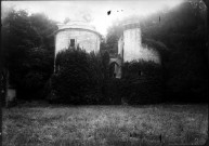 Château de Monsures : les tours en ruines