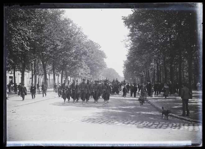 72e de ligne en marche, boulevard du Mail - mai 1896