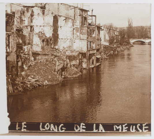 Verdun, les ruines le long de la Meuse