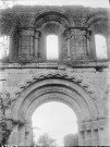 Ruines d'une église, le portail