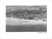 Le Crotoy. Vue aérienne du littoral depuis la Baie de Somme, la plage, les cabines