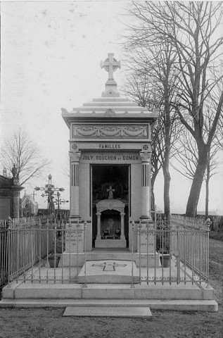 Tombes monumentales du cimetière de la Madeleine à Amiens