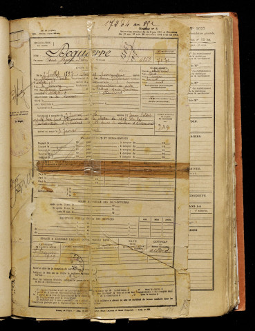 Degueurre, René Henri Léon, né le 02 juillet 1897 à Nesle-Normandeuse (Seine-Maritime), classe 1917, matricule n° 349, Bureau de recrutement d'Amiens