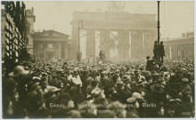 EINZUG DER HEIMKEHRENDEN TRUPPEN IN BERLIN AM 10. DEZEMBER 1918