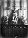 Eglise de Guerbigny : Ecce Homo. Groupe sculpté représentant un couple de donateurs présenté par saint Pierre et une sainte encadrant le Christ aux liens