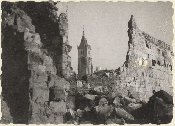 Amiens. L'église Saint-Germain après les bombardements de 1940