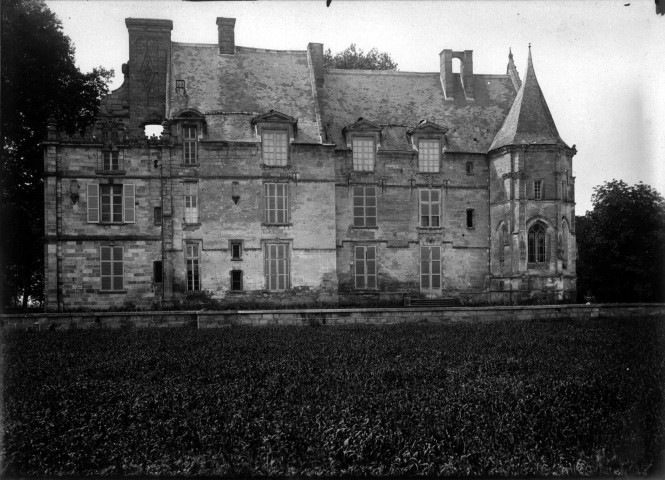 Château de Plessis-les-Roye (Oise) : la façade arrière