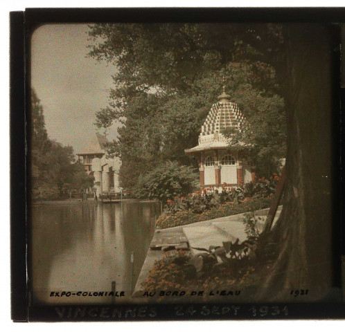 Vincennes. Exposition coloniale internationale : au bord de l'eau