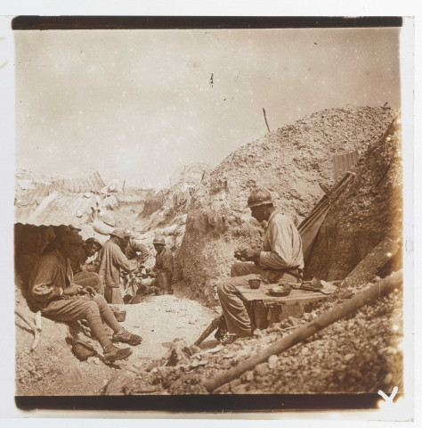 Trou bricot la vie de tranchée